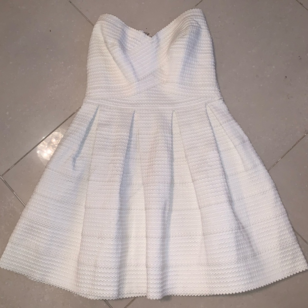 (S) NWOT White Honey Punch Boutique Strapless Dress